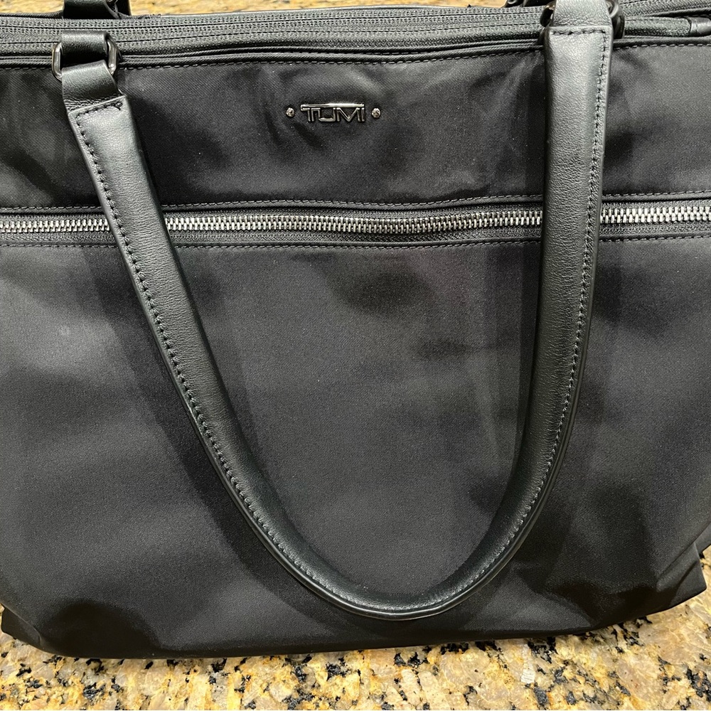 Tumi Voyageur Sidney Business Tote - Black/Gunmetal